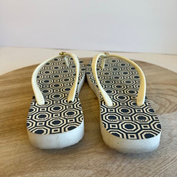 Tory Burch Blue & White Pattern Embellished Logo Flip Flop Sandal Size 6 - Picture 6 of 10